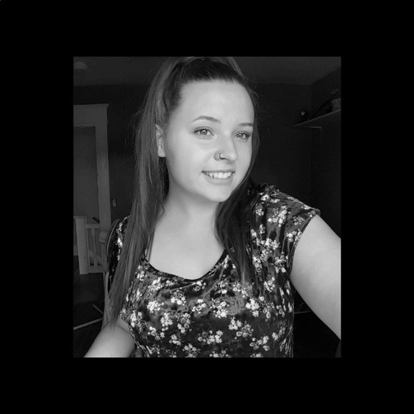 Meet your Posher, Brooke - Picture 1 of 1